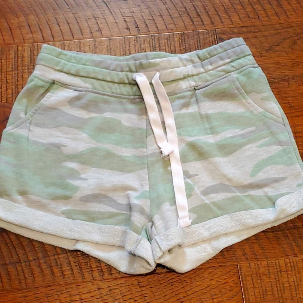 Reflex lounge camo shorts medium